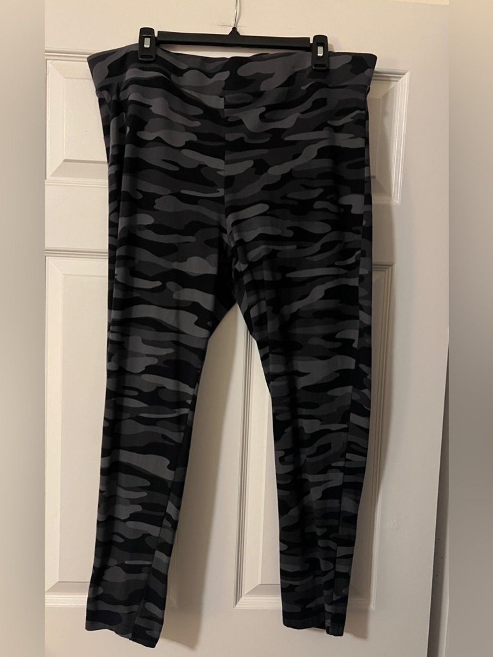 torrid Black & Gray Camo Leggings Size 3 NWOT